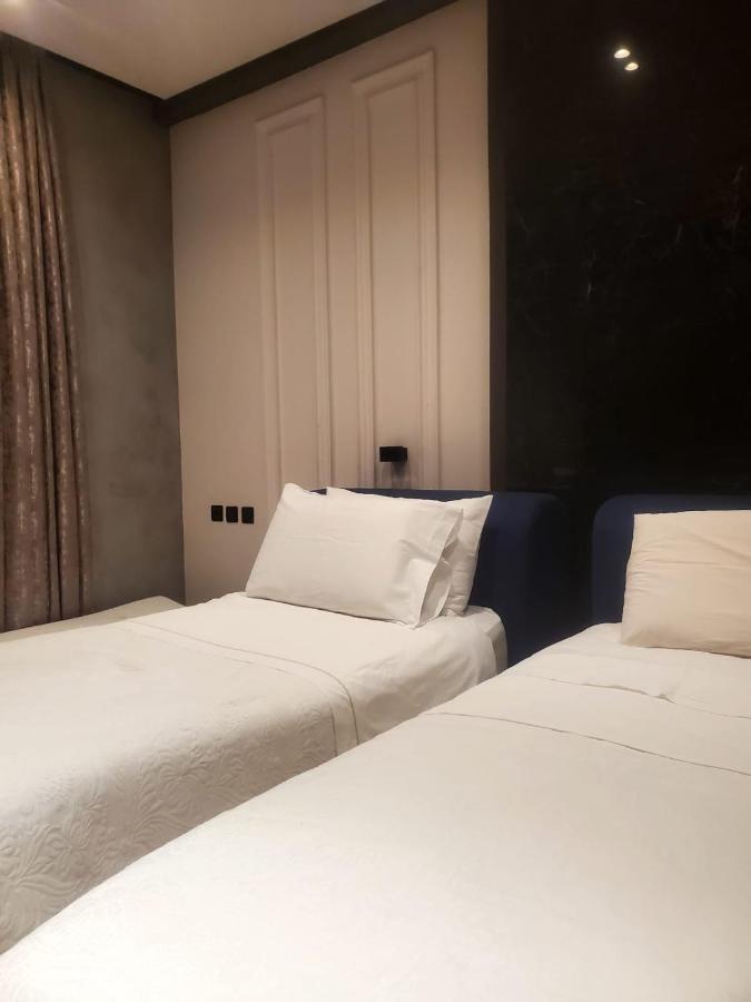 Remarkable Apartment Тирана Экстерьер фото